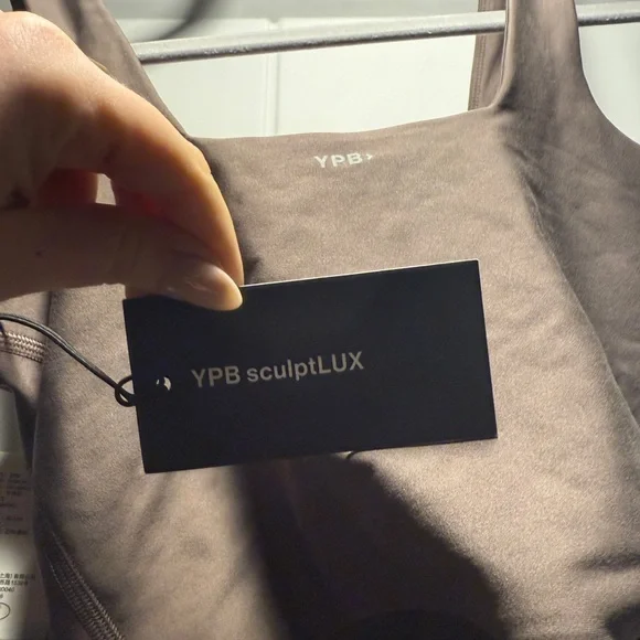 New with tags Abercrombie YPB sculptLUX square neck slim tank in taupe, small - Picture 7 of 7